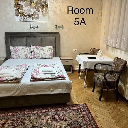 Sobe Sa Sopstvenim Kupatilom Private Rooms Bathroom In Center Novi Sad Exterior foto