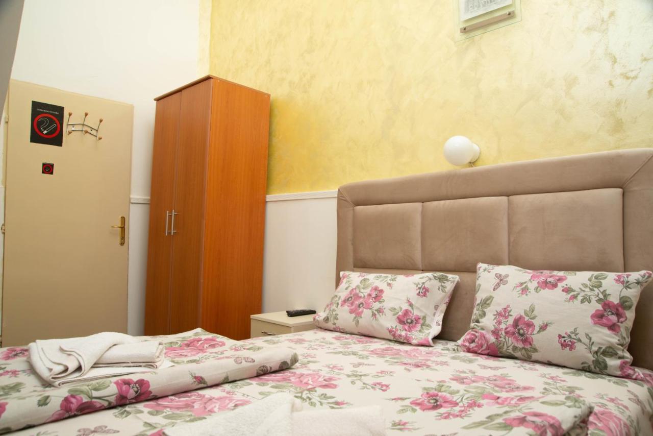 Sobe Sa Sopstvenim Kupatilom Private Rooms Bathroom In Center Novi Sad Exterior foto
