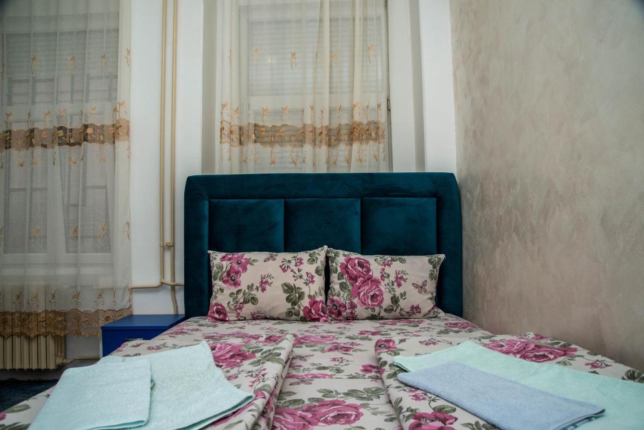 Sobe Sa Sopstvenim Kupatilom Private Rooms Bathroom In Center Novi Sad Exterior foto