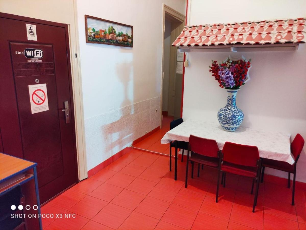 Sobe Sa Sopstvenim Kupatilom Private Rooms Bathroom In Center Novi Sad Exterior foto