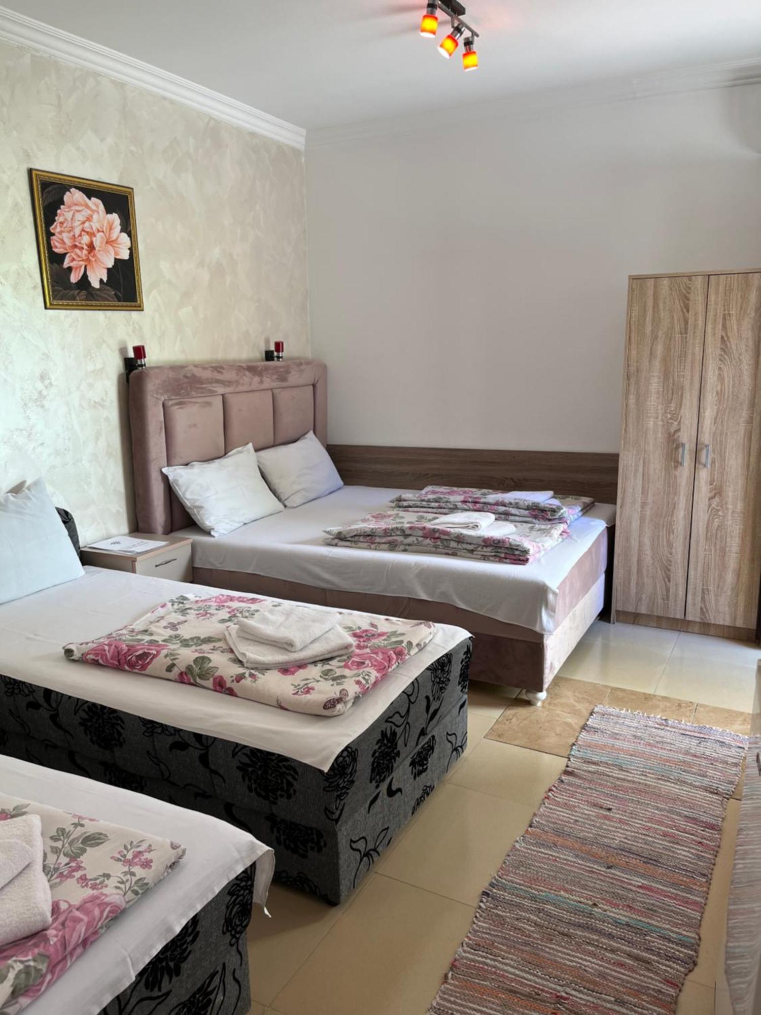 Sobe Sa Sopstvenim Kupatilom Private Rooms Bathroom In Center Novi Sad Exterior foto