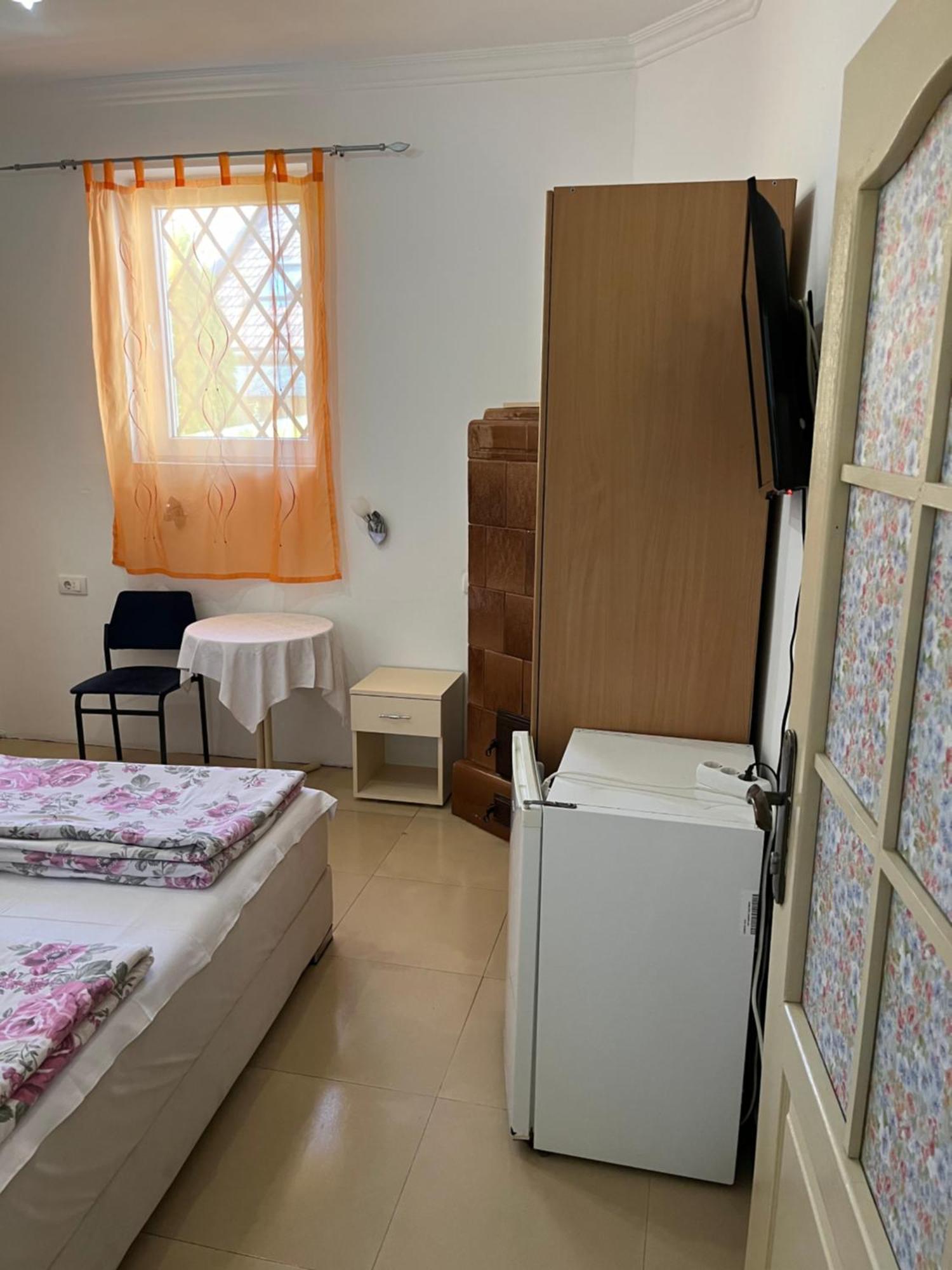 Sobe Sa Sopstvenim Kupatilom Private Rooms Bathroom In Center Novi Sad Exterior foto