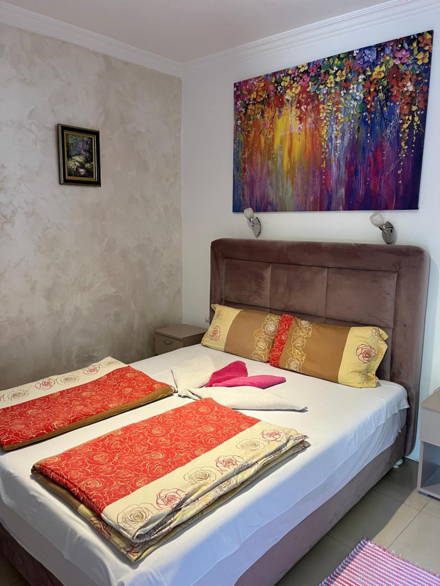 Sobe Sa Sopstvenim Kupatilom Private Rooms Bathroom In Center Novi Sad Exterior foto
