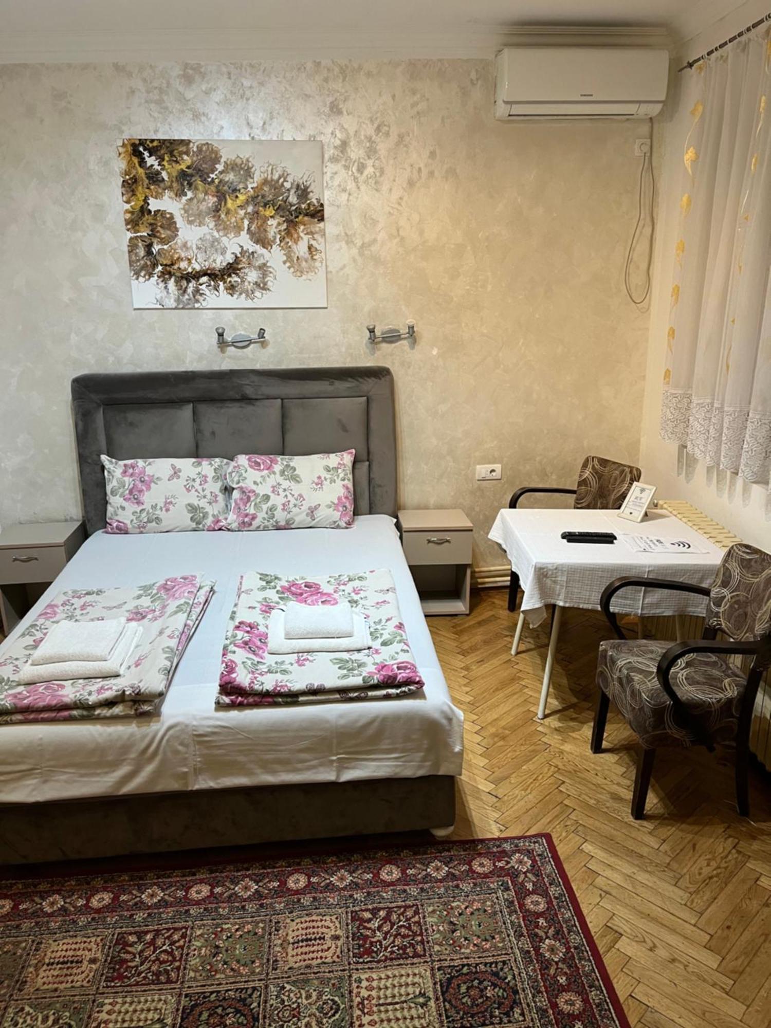 Sobe Sa Sopstvenim Kupatilom Private Rooms Bathroom In Center Novi Sad Exterior foto
