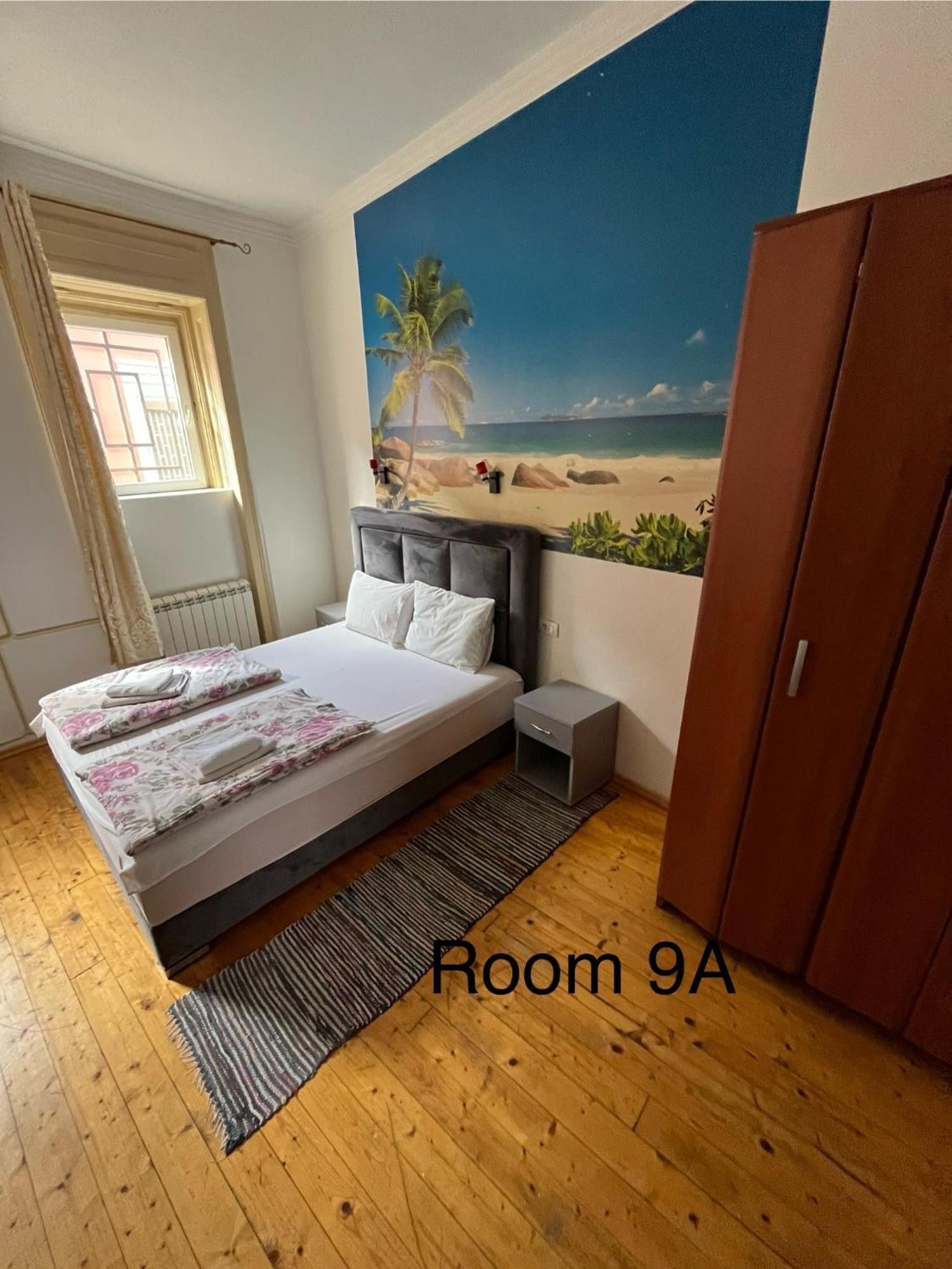 Sobe Sa Sopstvenim Kupatilom Private Rooms Bathroom In Center Novi Sad Exterior foto