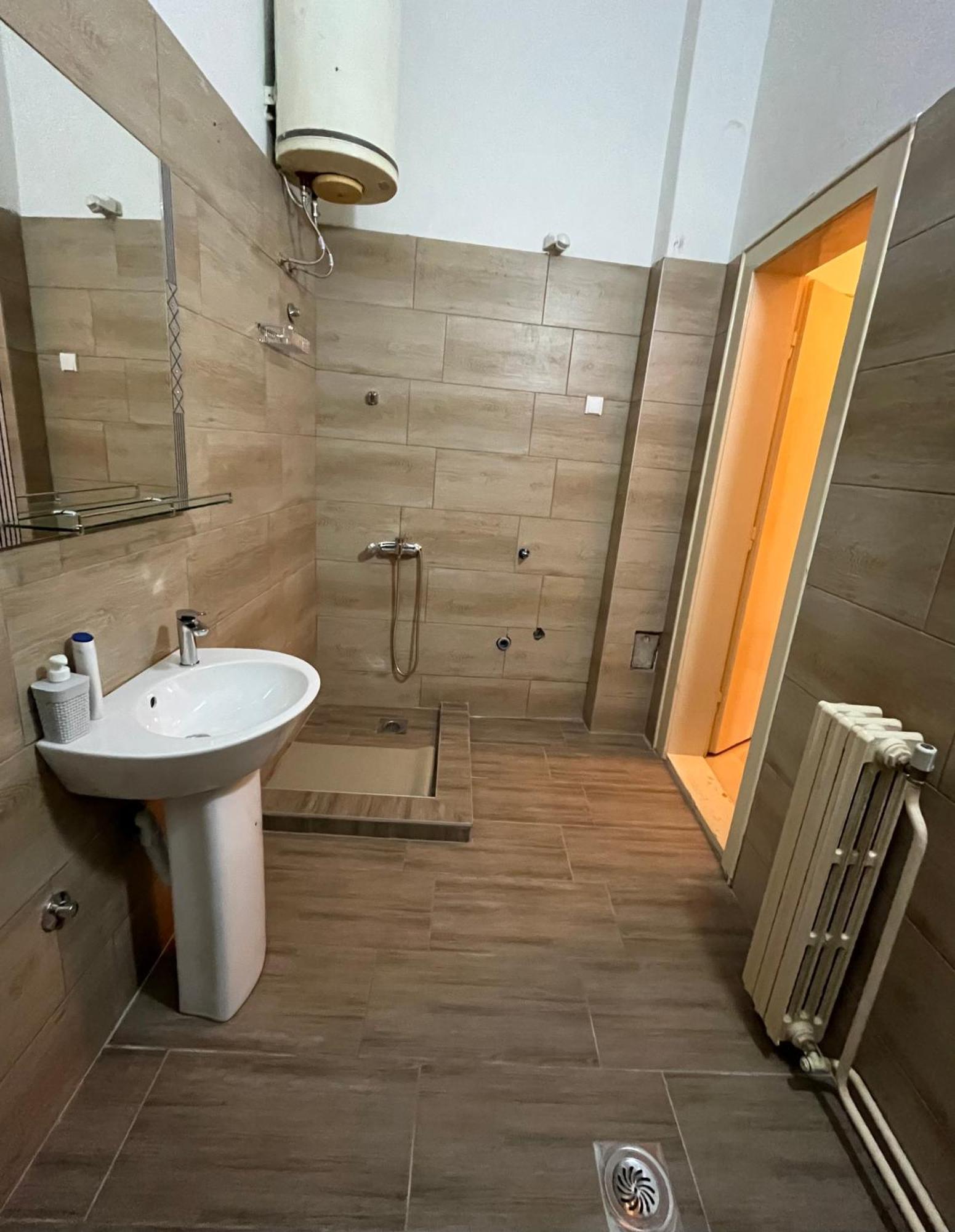 Sobe Sa Sopstvenim Kupatilom Private Rooms Bathroom In Center Novi Sad Exterior foto